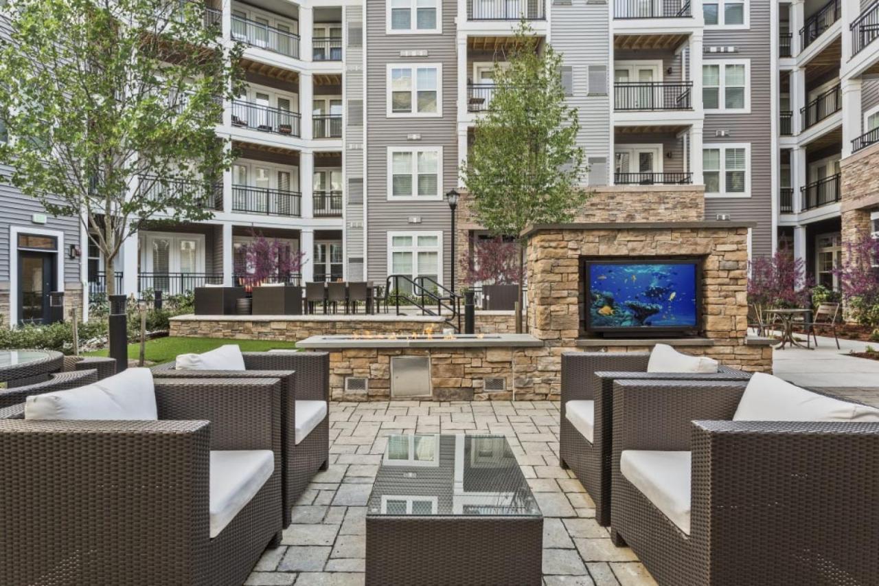 Grand Luxury Premium Vaulted Ceilings Apartamento Woodbridge Exterior foto