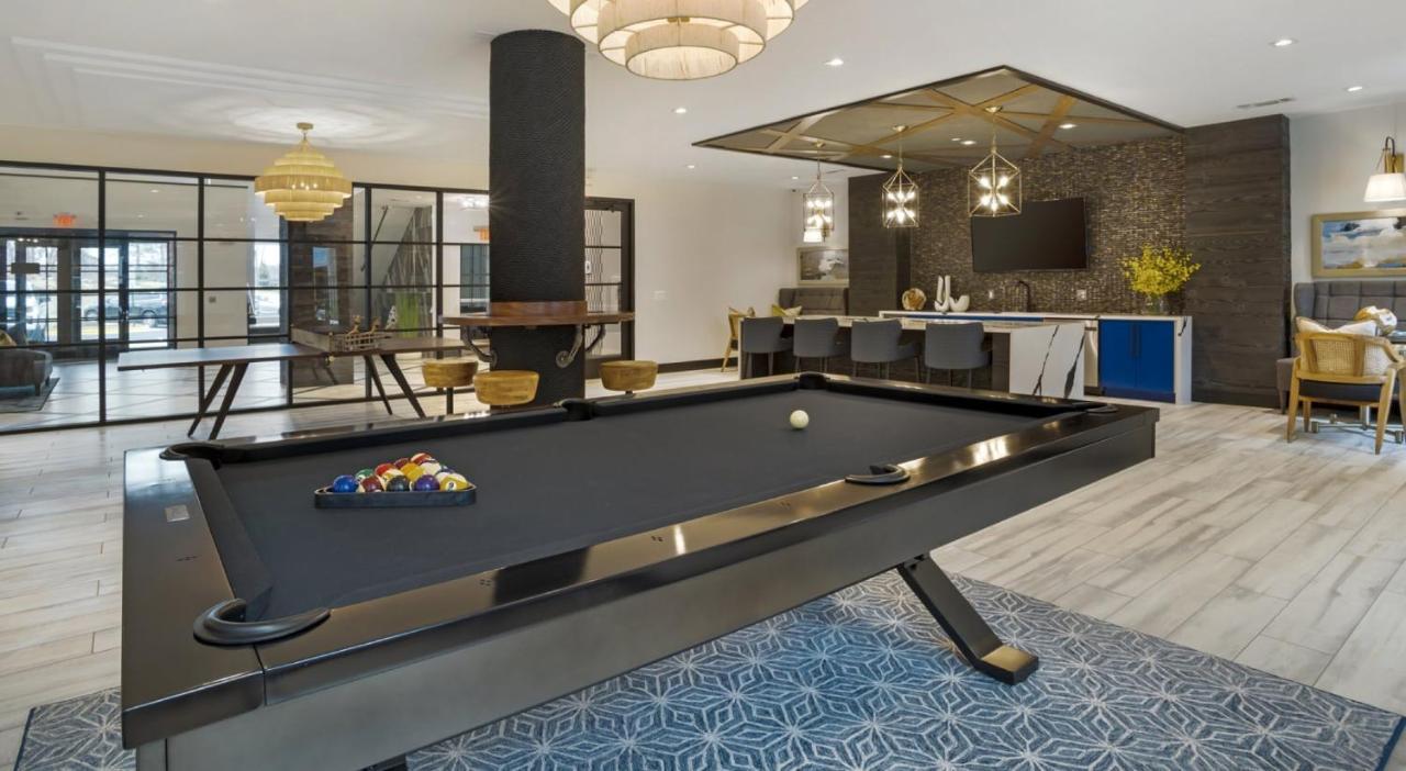 Grand Luxury Premium Vaulted Ceilings Apartamento Woodbridge Exterior foto