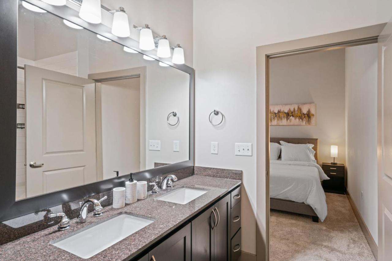 Grand Luxury Premium Vaulted Ceilings Apartamento Woodbridge Exterior foto