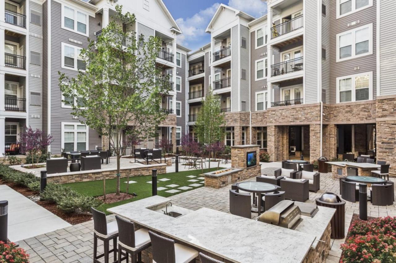 Grand Luxury Premium Vaulted Ceilings Apartamento Woodbridge Exterior foto